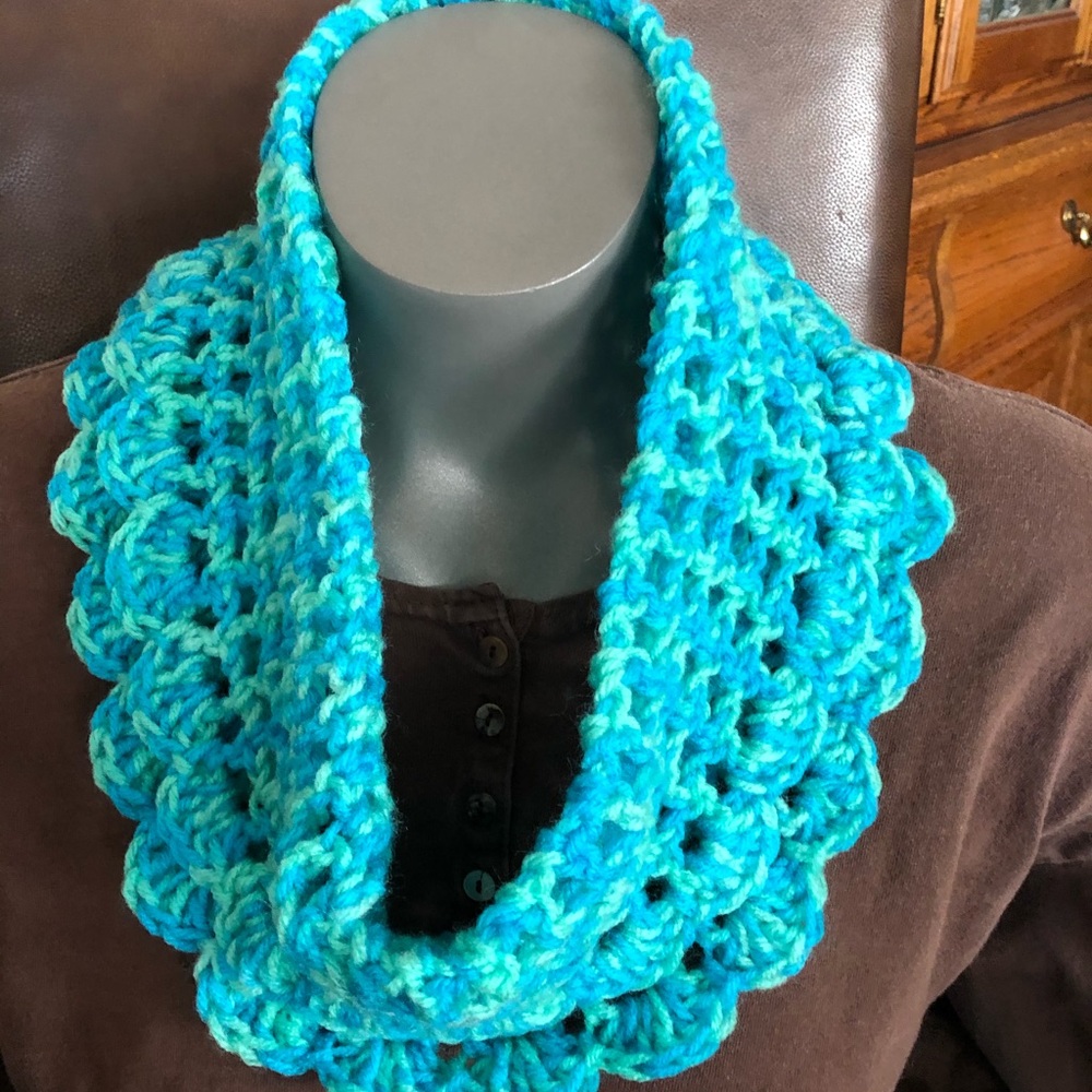 Cowl infinity scarf hand crochet New hand crochet by me